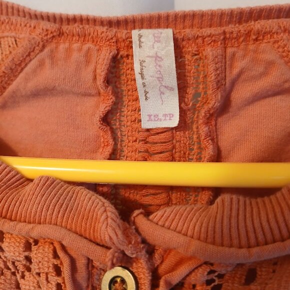 FREE PEOPLE Shell Lace Henley T-shirt Top XS Pink Scoop neck Gold Coast LS - Picture 10 of 10